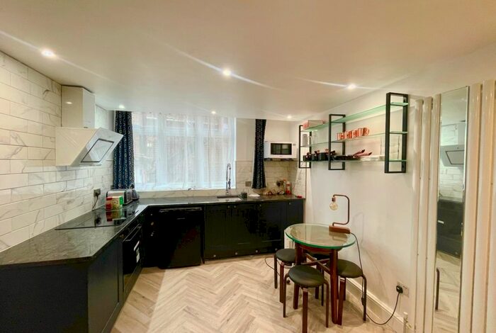 1 Bedroom Flat To Rent In Holloway Road, Islington, London, N7