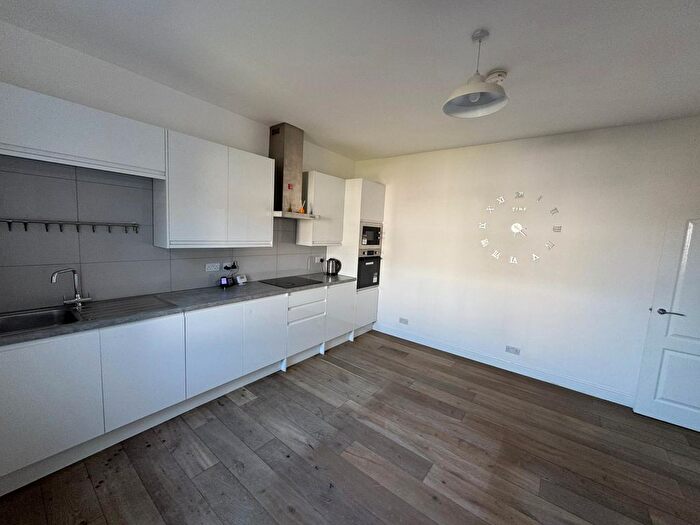 3 Bedroom Flat To Rent In Cormac View, Leeds, LS28