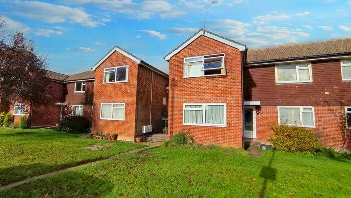 2 Bedroom Flat To Rent In Alfred Road, Farnham, GU9