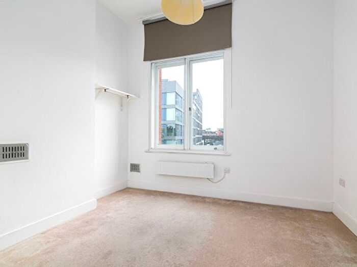2 Bedroom Flat To Rent In Commercial Road, East End Mission, E1