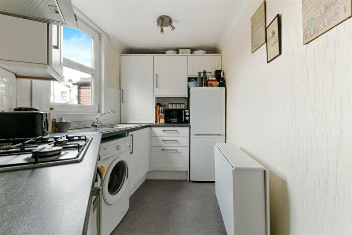 1 Bedroom Flat For Sale In High Street, Ewell, Epsom, KT17