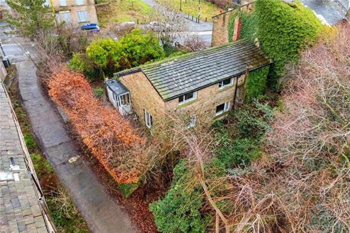 3 Bedroom Detached House For Sale In Commercial Road, Skelmanthorpe, Huddersfield, HD8