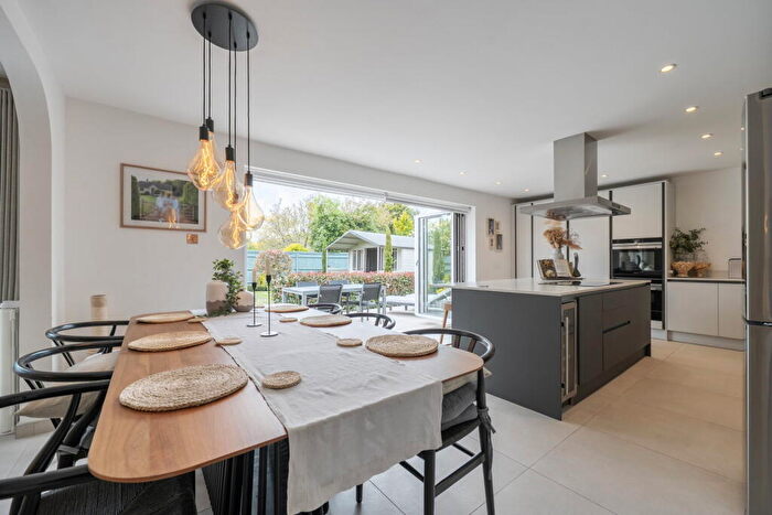4 Bedroom Detached House For Sale In Bow Grove, Sherfield-on-Loddon, RG27