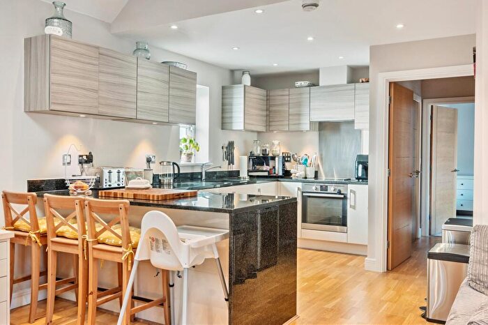 2 Bedroom Coach House For Sale In Oakgrove, Caterham, CR3