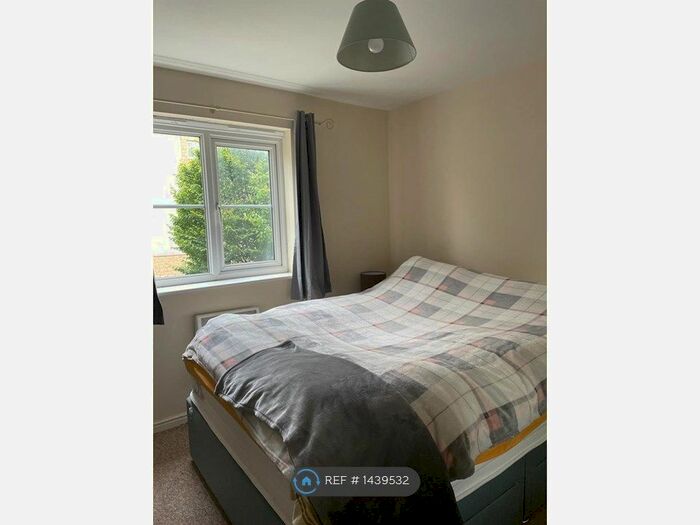 2 Bedroom Flat To Rent In Queens Crescent, Livingston, EH54