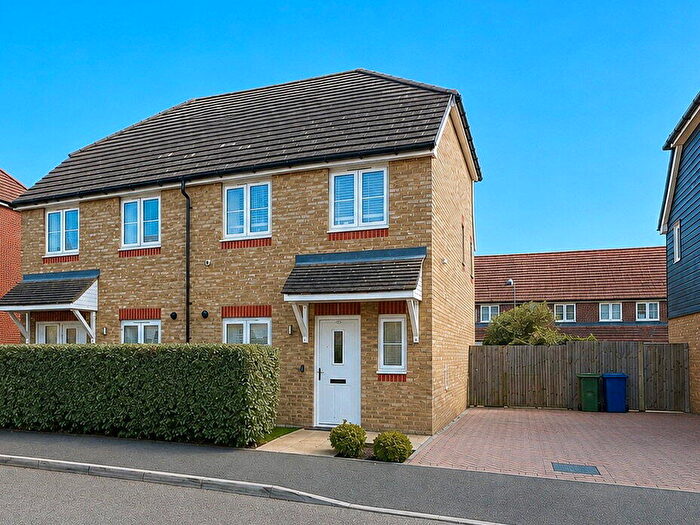 3 Bedroom Semi Detached House For Sale In Deane Close, Sittingbourne, ME10