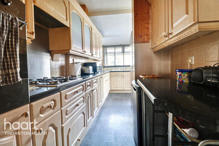 3 Bedroom Terraced House For Sale In Oaklands Avenue, Thornton Heath, CR7