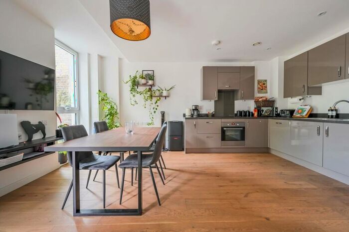 1 Bedroom Flat To Rent In Amelia Street, Elephant And Castle, London, SE17