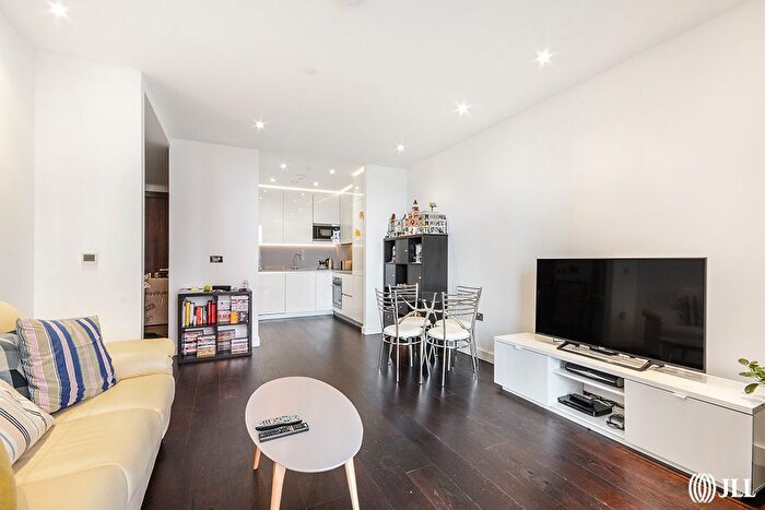 1 Bedroom Flat For Sale In Charles Clowes Walk, London, SW11