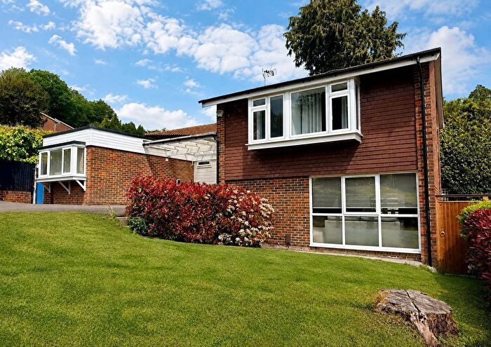 4 Bedroom Detached House For Sale In Dunedin Drive, Caterham, CR3