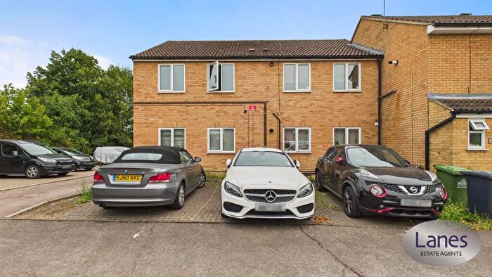 1 Bedroom Flat For Sale In Beeston Drive, Cheshunt, EN8