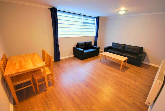 2 Bedroom Flat To Rent In Inglis Road, London, W5