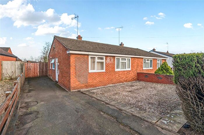 2 Bedroom Bungalow For Sale In Hoo Road, Kidderminster, Worcestershire, DY10