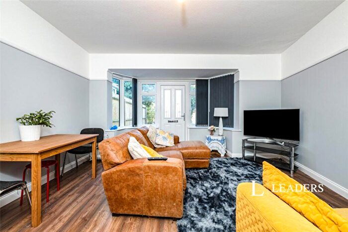 3 Bedroom Semi-Detached House To Rent In Weedon Road, Northampton, Northamptonshire, NN5