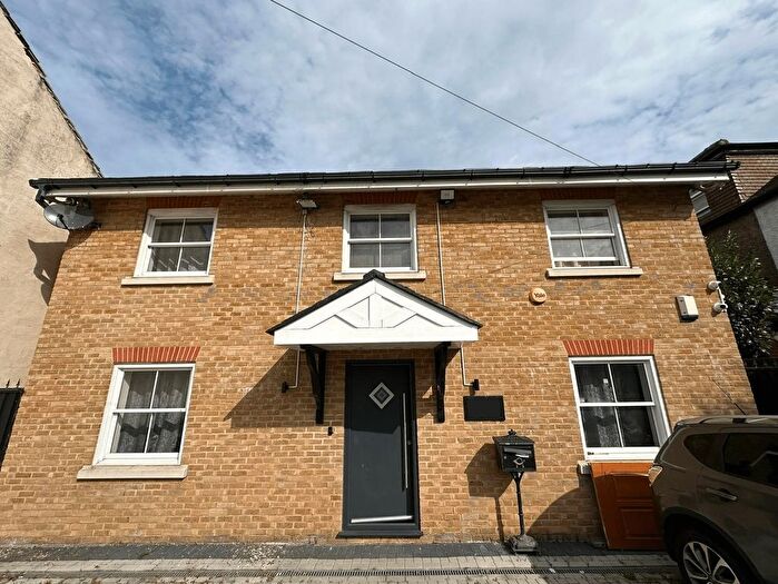 6 Bedroom Detached Bungalow To Rent In Wimborne Avenue, Southall, UB2