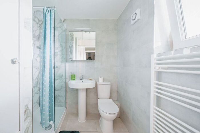 1 Bedroom Flat For Sale In Defoe Way, Romford, RM5