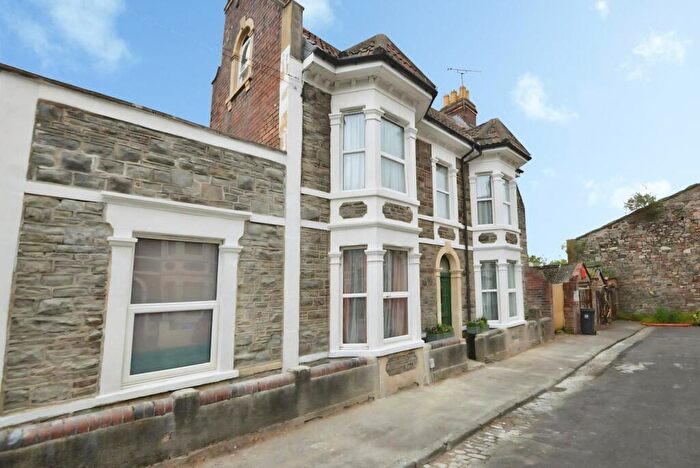 4 Bedroom Detached House For Sale In Tyndall Road, Easton, Bristol, BS5