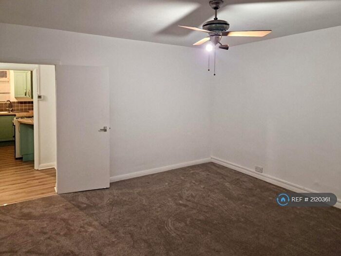 2 Bedroom Flat To Rent In Belmont Road, Erith, DA8