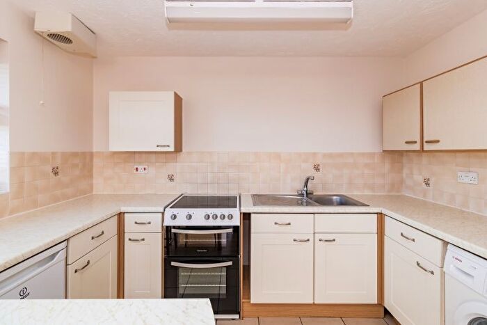 2 Bedroom Flat To Rent In Jackman Close, Abingdon, OX14