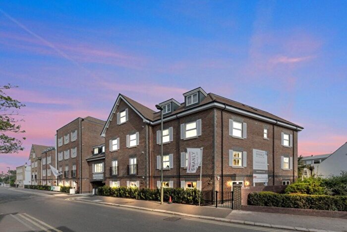 2 Bedroom Flat For Sale In Bridge Street, Walton-On-Thames, KT12