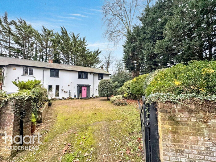 3 Bedroom Semi Detached House For Sale In Berry Hill, Maidenhead, SL6