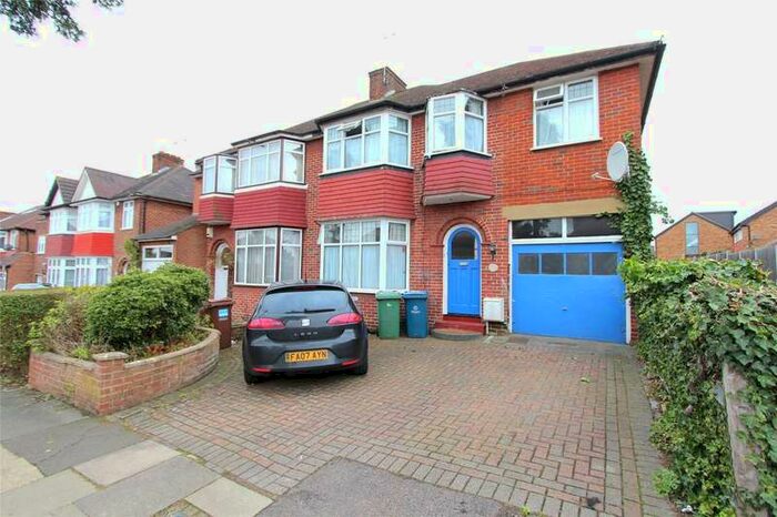 4 Bedroom House To Rent In Bush Grove, Stanmore, HA7