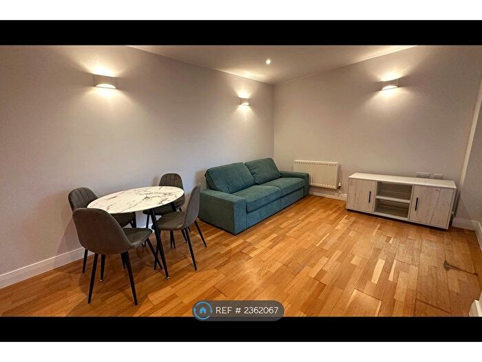 2 Bedroom Flat To Rent In Brook House, Manchester, M15