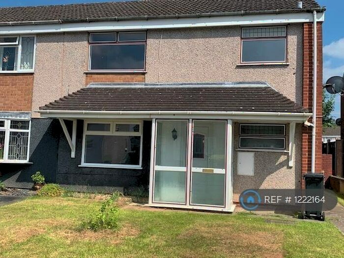 3 Bedroom Semi-Detached House To Rent In Charnwood Court, Stourbridge, DY9