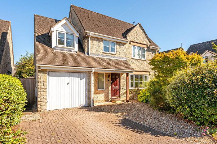 4 Bedroom Detached House For Sale In Woods Close, Sherston, Malmesbury, SN16