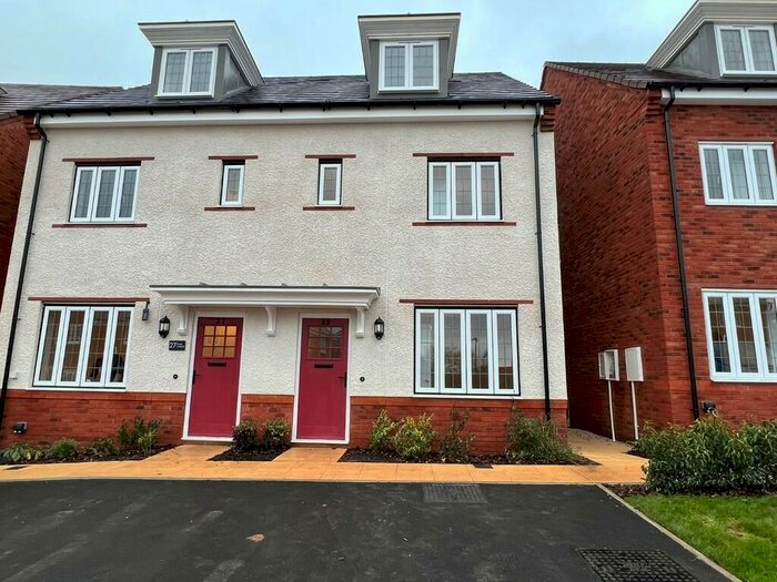 3 Bedroom Town House To Rent In Par Street, Northfield, B31