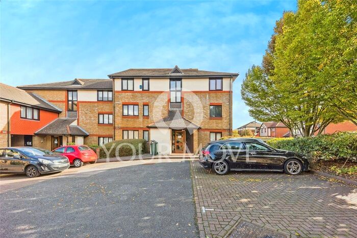 2 Bedroom Flat To Rent In Louvain Road, Greenhithe, Kent, DA9