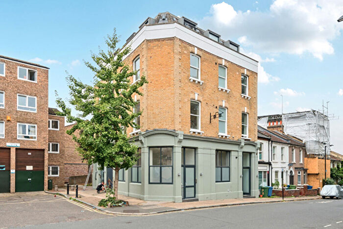 1 Bedroom Apartment For Sale In Vestry Road, London, SE5