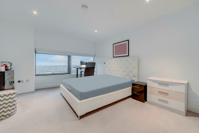 3 Bedroom Flat To Rent In Landmark East Tower, Marsh Wall, E14