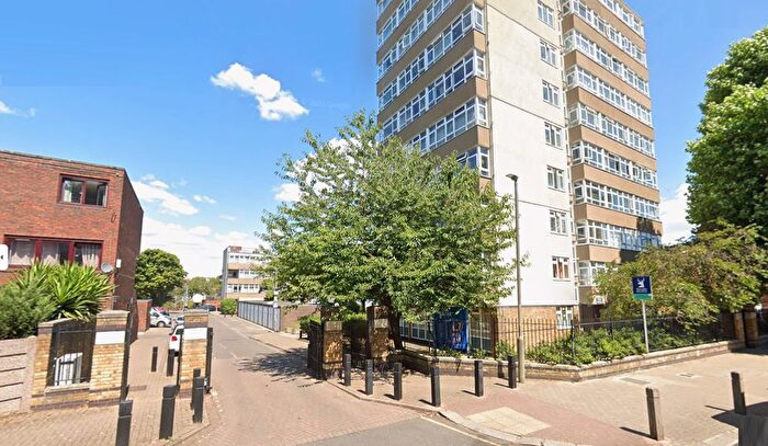 2 Bedroom Flat To Rent In Felsham Road, London, SW15
