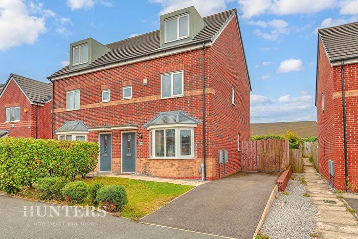 3 Bedroom Semi-detached House For Sale In Rowan Tree Road, Oldham, OL8