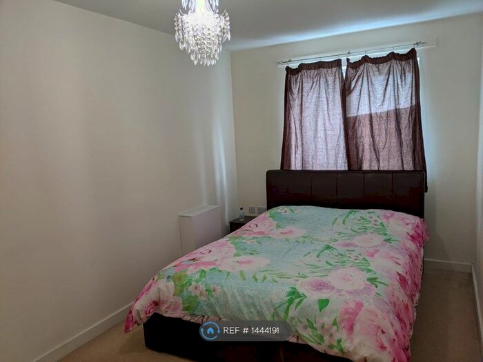 2 Bedroom Flat To Rent In Sopwith House, Feltham, TW13