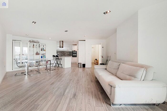 2 Bedroom Flat To Rent In Limeharbour, London, E14