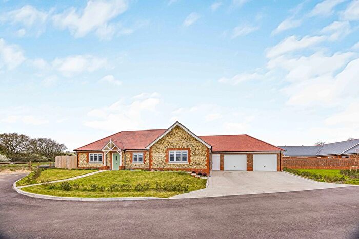 3 Bedroom Detached Bungalow For Sale In Randall Way, Westbourne, PO10