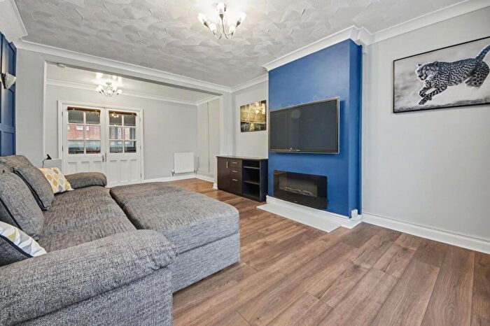 4 Bedroom End Of Terrace House For Sale In Butts Crescent, Sholing, SO19