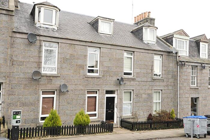 1 Bedroom Flat To Rent In Bank Street, Top Floor Right, Aberdeen, AB11