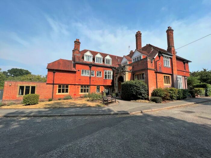 2 Bedroom Apartment To Rent In Clare Avenue, Wokingham, RG40