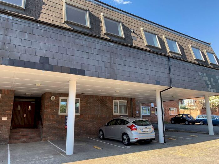 1 Bedroom Flat To Rent In East Street, Tonbridge, TN9