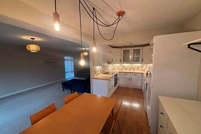 2 Bedroom Flat To Rent In Wilmslow Road, Manchester, M14