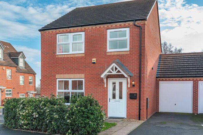 4 Bedroom Property To Rent In Kemble Street, Redditch, B98