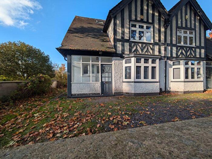 6 Bedroom Semi-Detached House To Rent In Derby Road, Nottingham, NG7