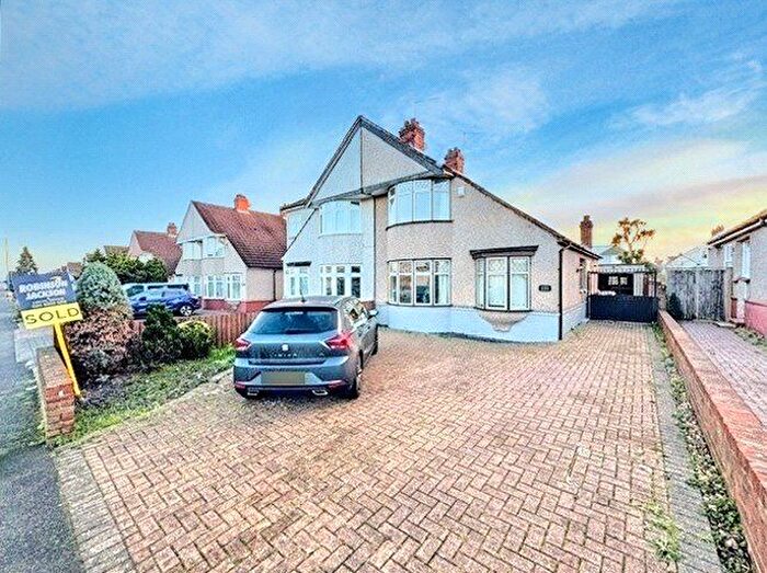 3 Bedroom Semi-Detached House To Rent In Bellegrove Road, Welling, Kent, DA16