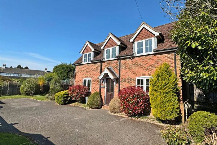 3 Bedroom Detached House For Sale In Dorking Road, Tadworth, KT20