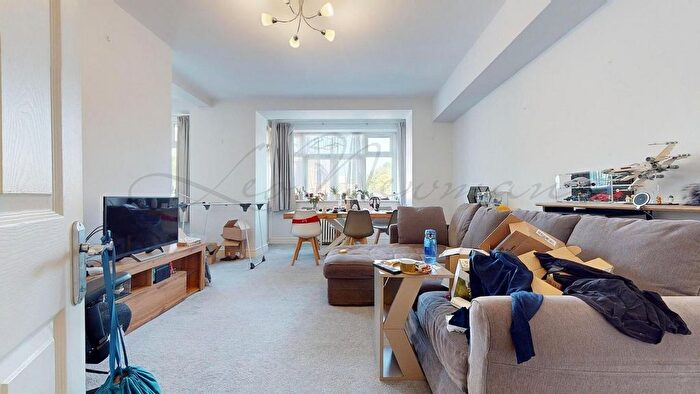 2 Bedroom Flat To Rent In Wellesley Court, Maida Vale, W9