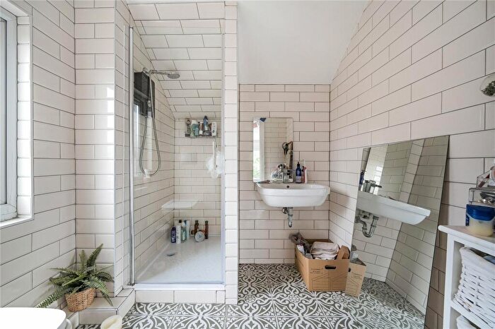5 Bedroom Semi-Detached House For Sale In Lakeside Road, Palmers Green, London, N13