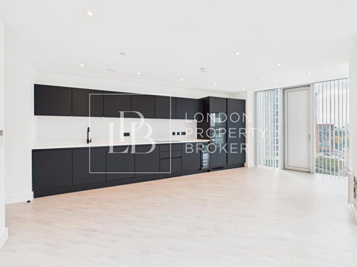 2 Bedroom Apartment To Rent In Vista River Tower, Manchester, M3